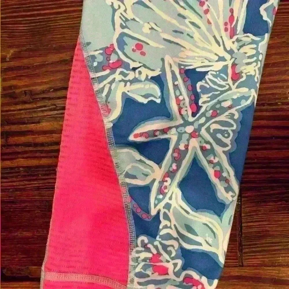 Lilly Pulitzer Luxletic Bay Blue Into The Deep Shawn Cropped Leggings Sz Medium - Picture 2 of 5